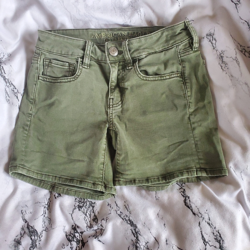 American Eagle Twill Midi Shorts Size 00